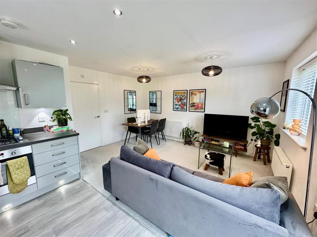 Kitchen Dining Room 2.jpg