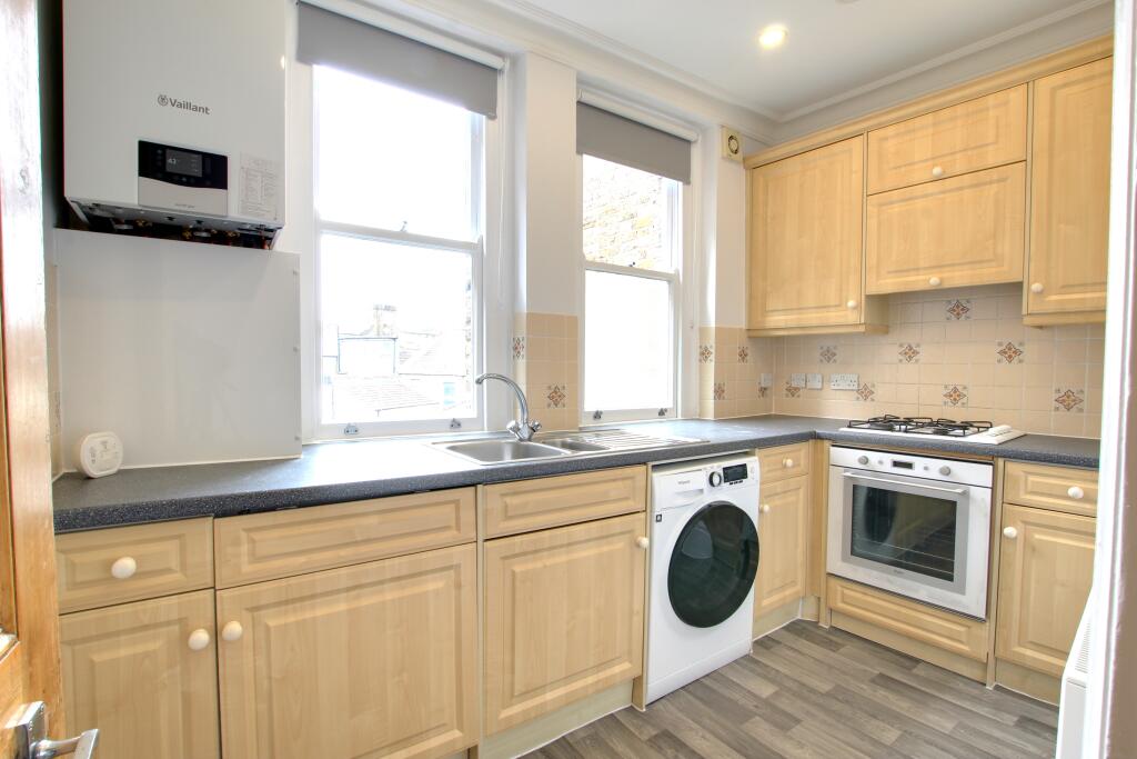 4 KITCHEN.jpg
