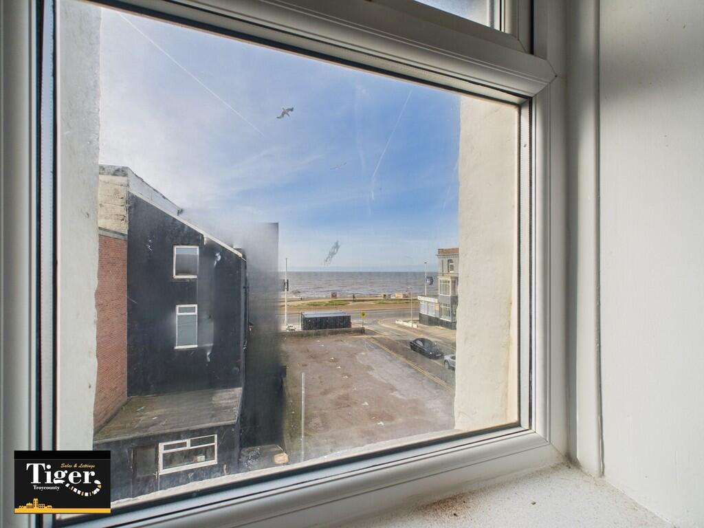 CAM02176G0-PR0498...