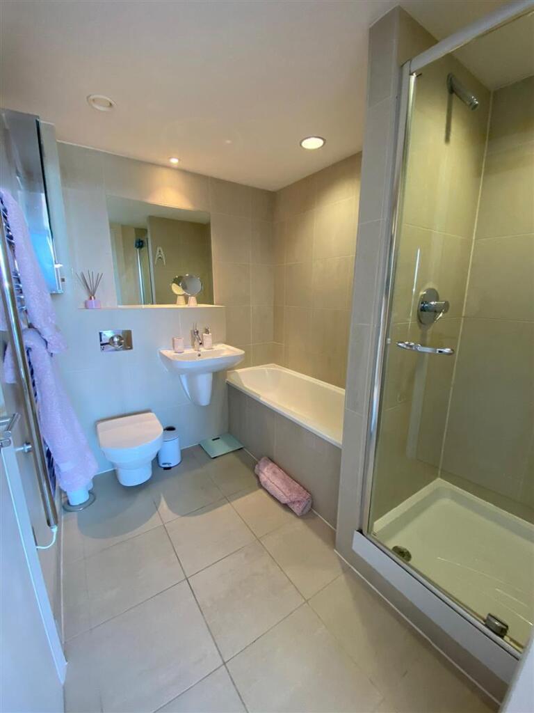 Bathroom/En-suite