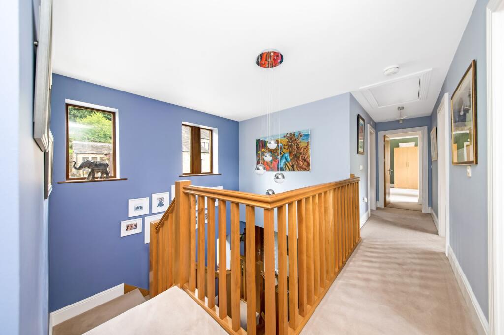 FIRST FLOOR GALLARIED LANDING