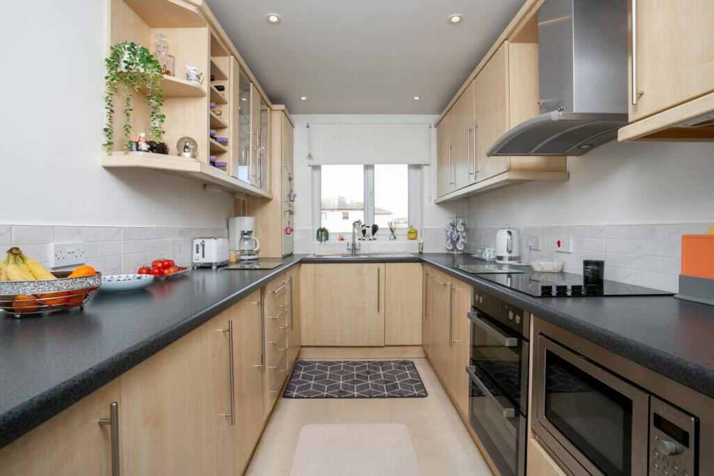 Fitted kitchen