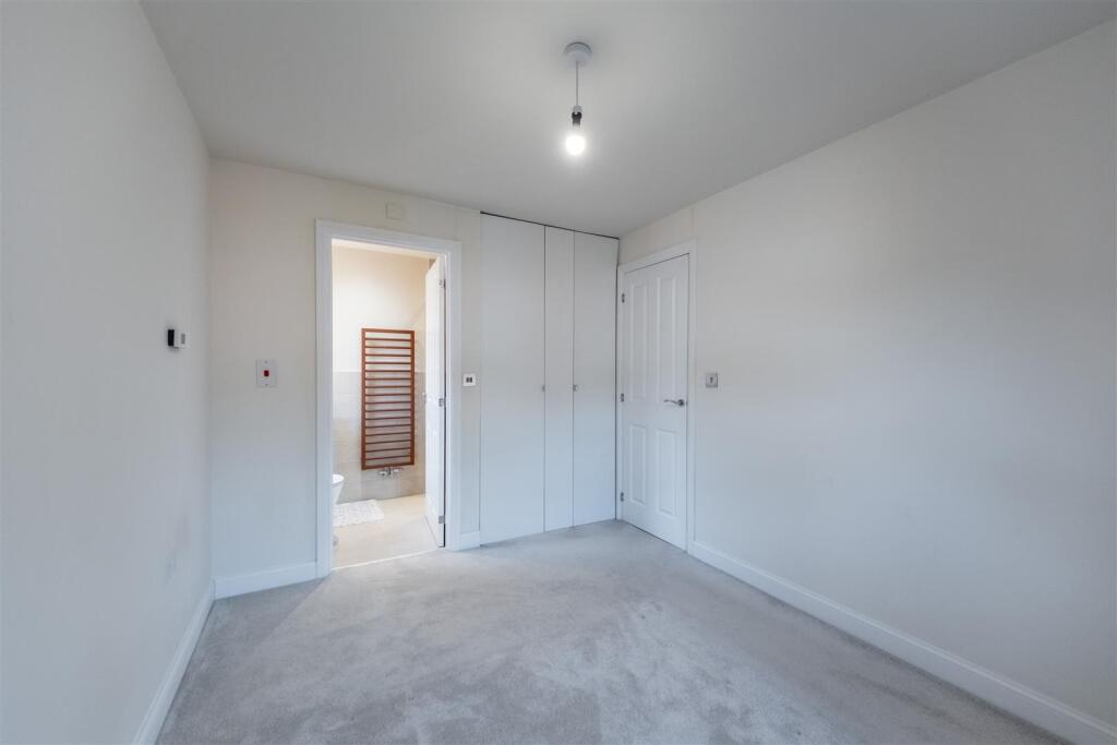 3 Dahlia Crescent-014.jpg