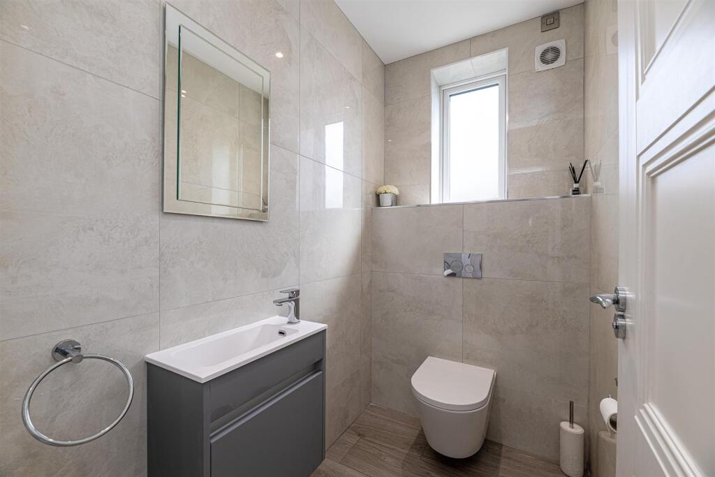 BROOK-FARM-BATHROOM-2.jpg