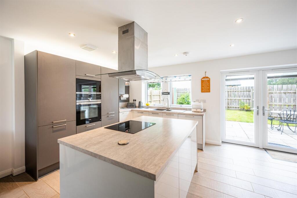 Livingroom, Kitchen (4).jpg