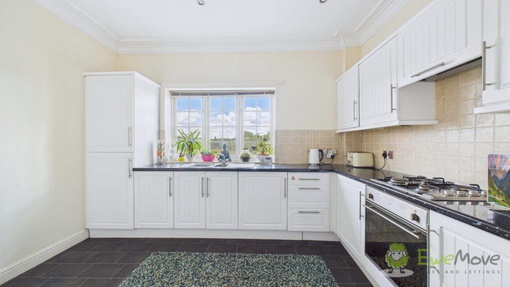 CAM03669G0-PR0032-STILL008