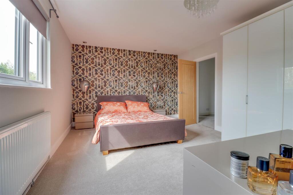 133 LONDON ROAD INSIDE-11.jpg