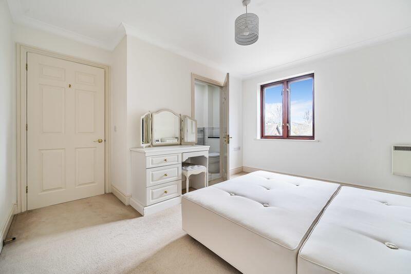 Master Bedroom en-suit