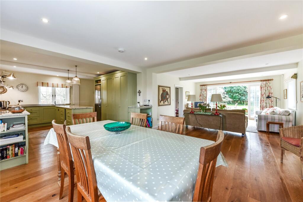 Sitting/Dining Room