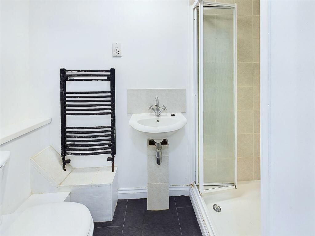 Front Bedroom En Suite.