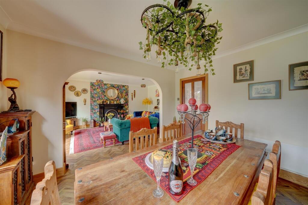 8 Lambert Rd (24).jpg