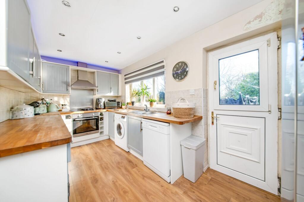 OPEN-PLAN DINING KITCHEN