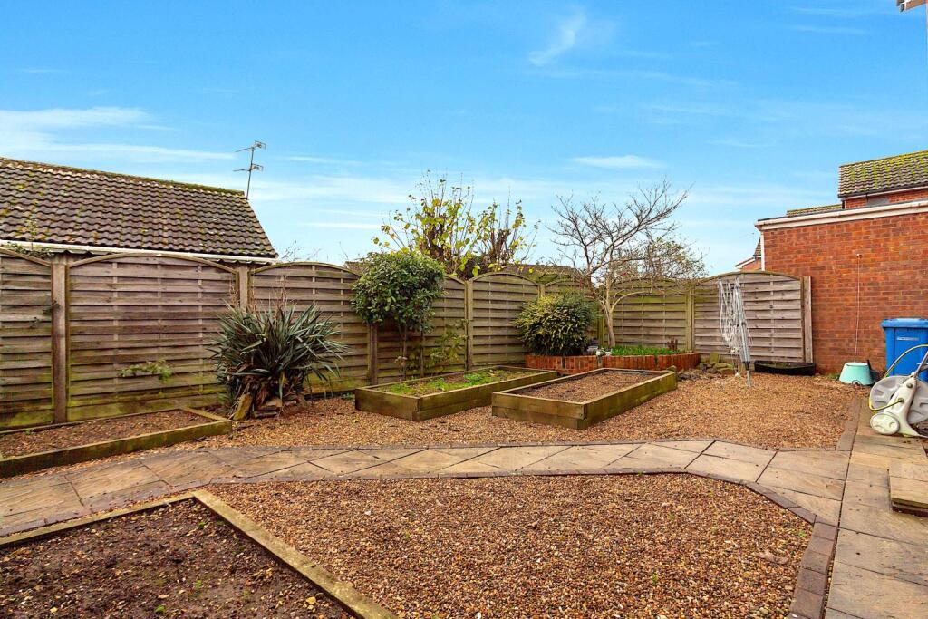 Wold Road - Side Garden