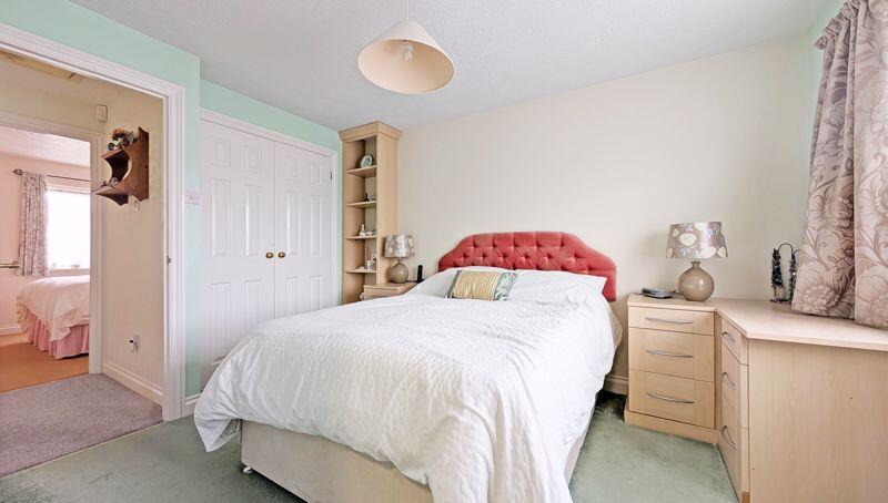 MAIN BEDROOM EN-SUITE