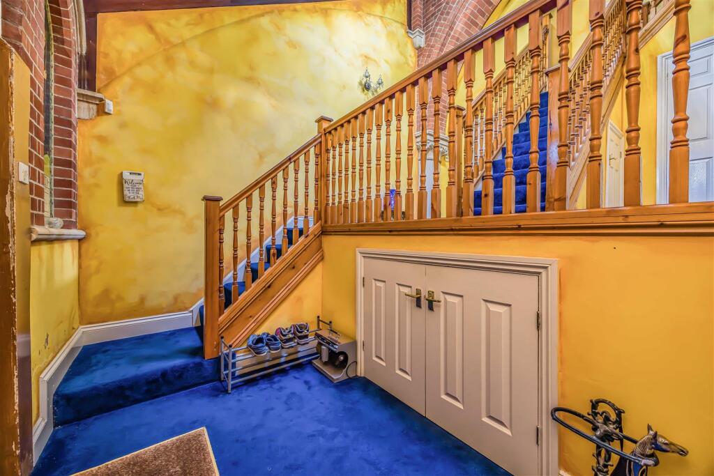 9 Grand Division Row, Henderson Road, Southsea-Sma