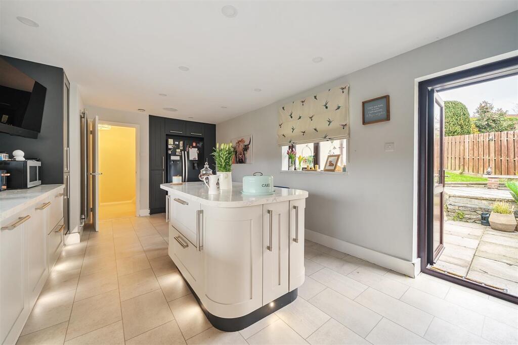 Oaktree Kitchen Out.jpg