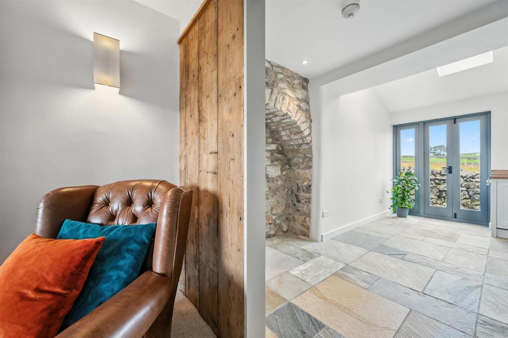 Saxton Mee 7 Litton Slack 0039.jpg