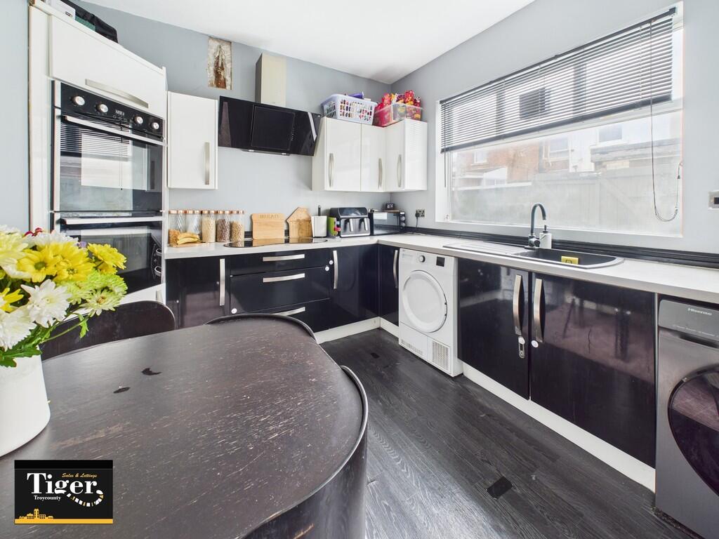 CAM02176G0-PR0725...