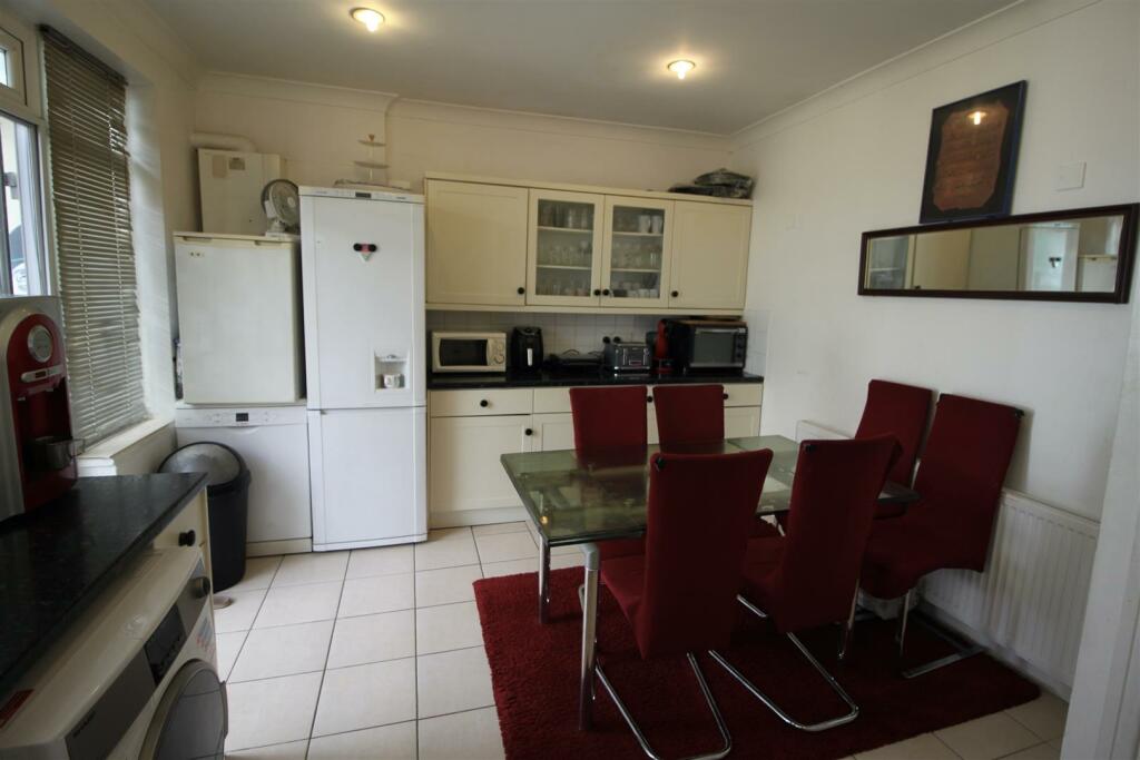 Kitchen / Breakfast Room