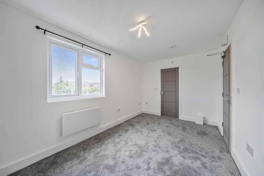 Bedroom 6.jpg