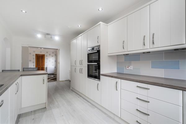Skelmorlie Castle Rd 7.jpg