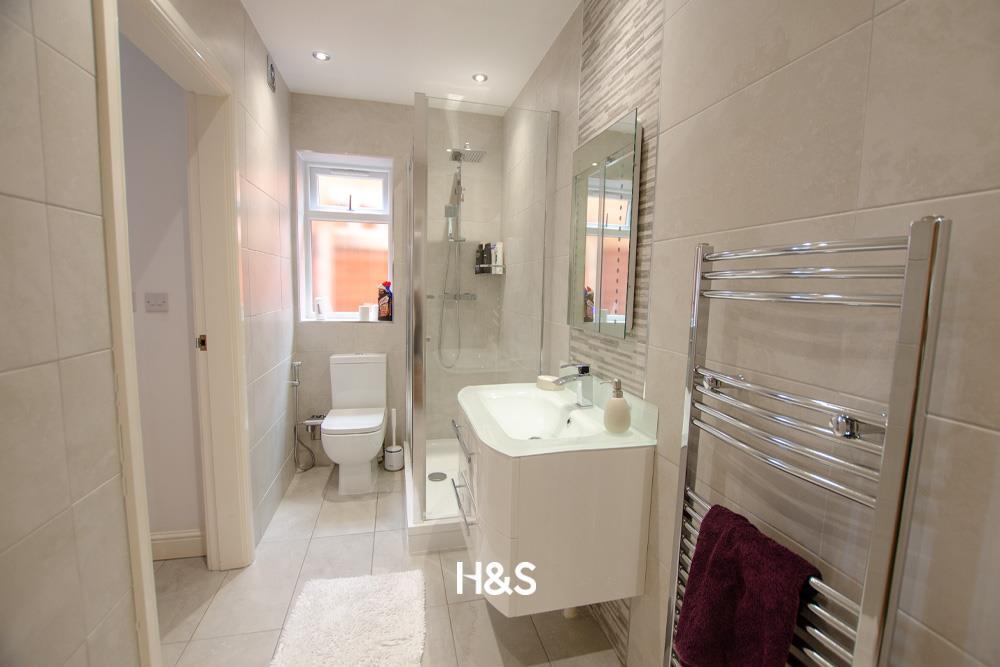 130 Stanway - wc.jpg