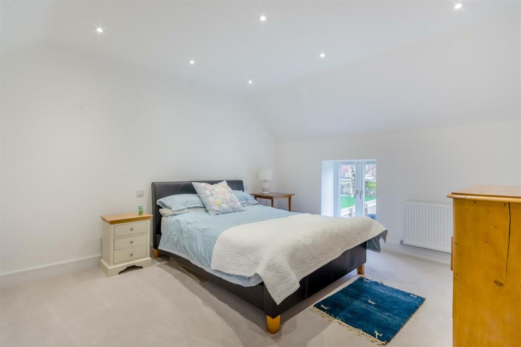 8583926-interior57.jpg