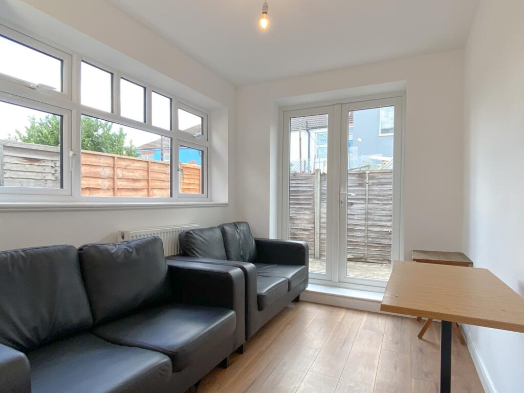 94 Whippingham Road Lounge