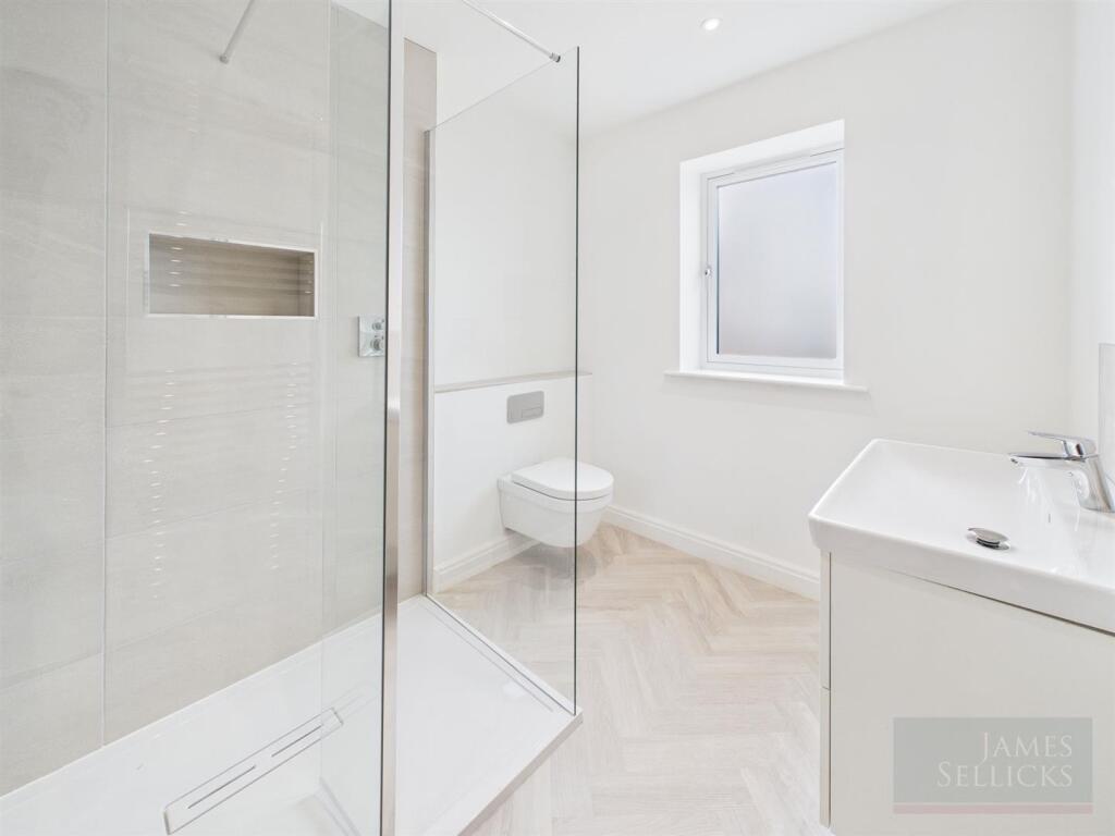 Bedroom 2 En-Suite