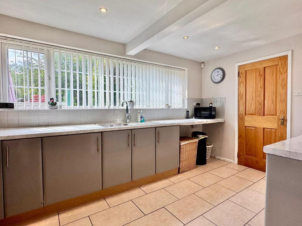 Kitchen 1.jpg