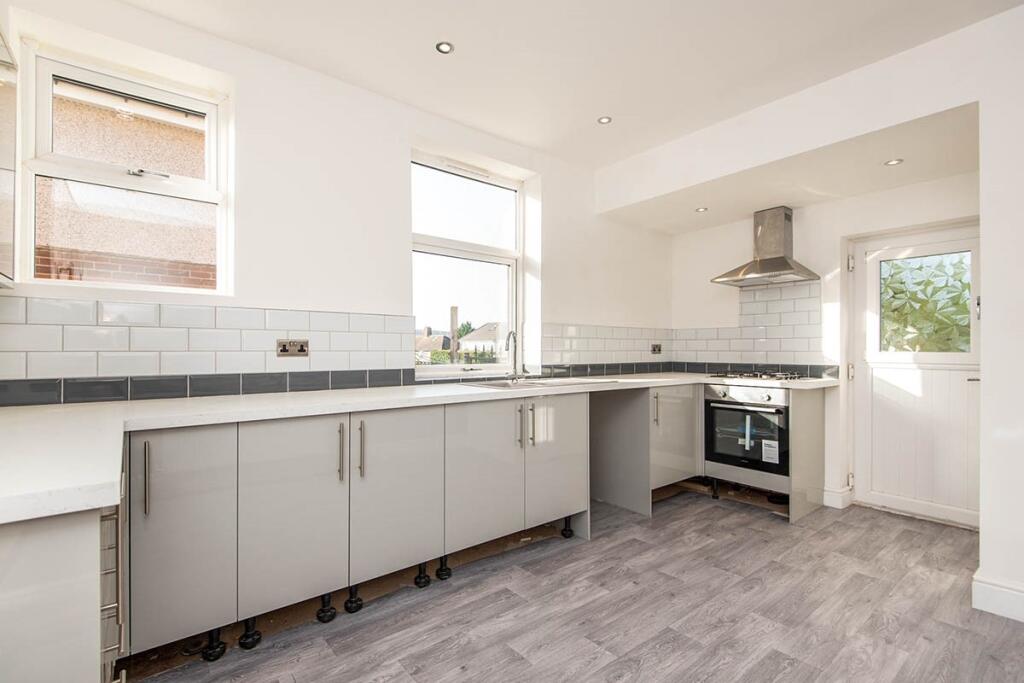 Kitchen / Dining Roo