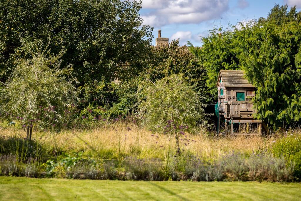 19 - 9-10 Sherborne - GL54 3DU - Web.jpg