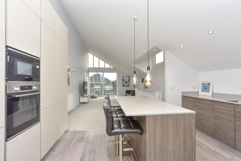 Kitchen/Breakfast Area