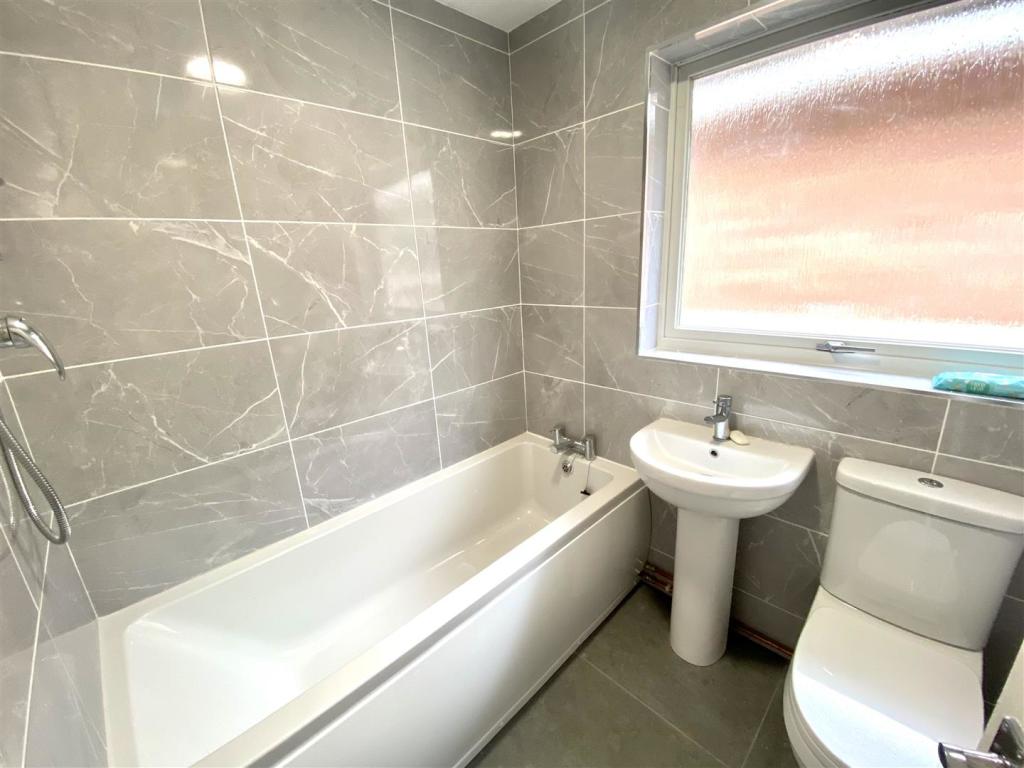 FAMILY BATHROOM