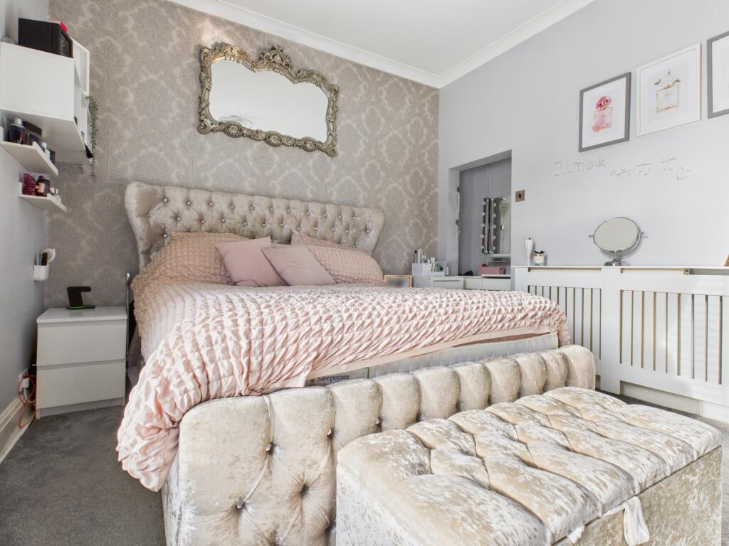 CAM03729G0-PR0146-STILL009