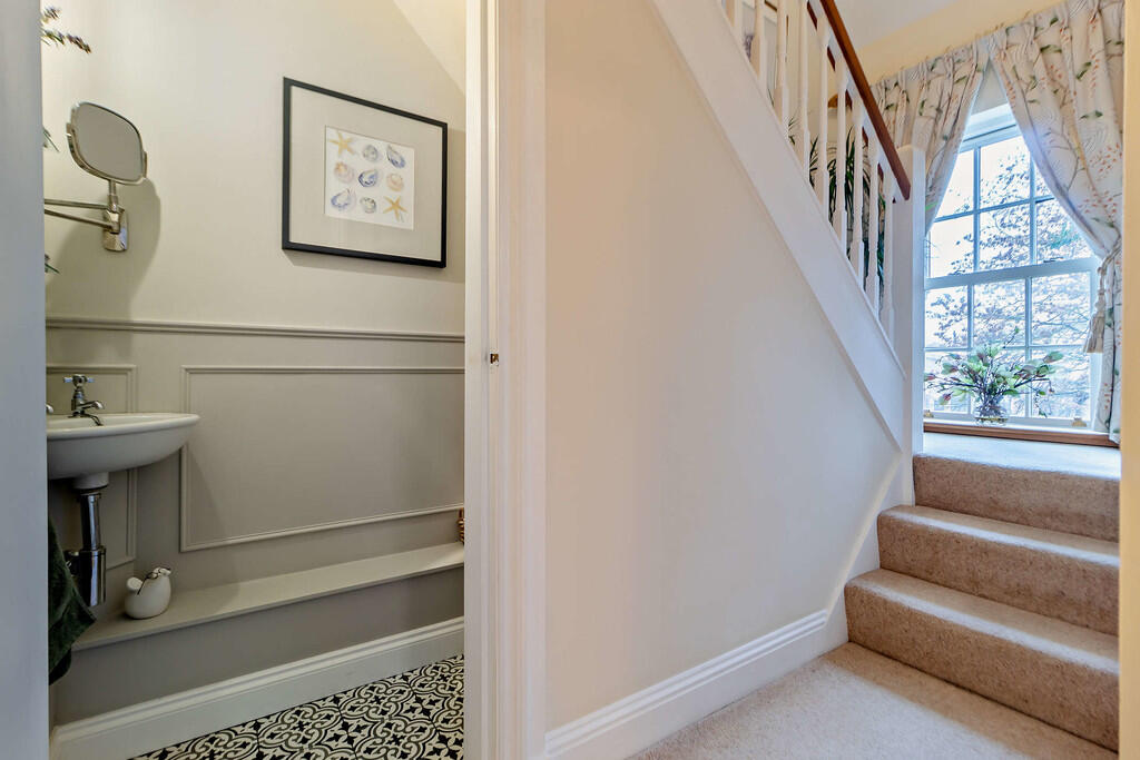 8632598-interior1...