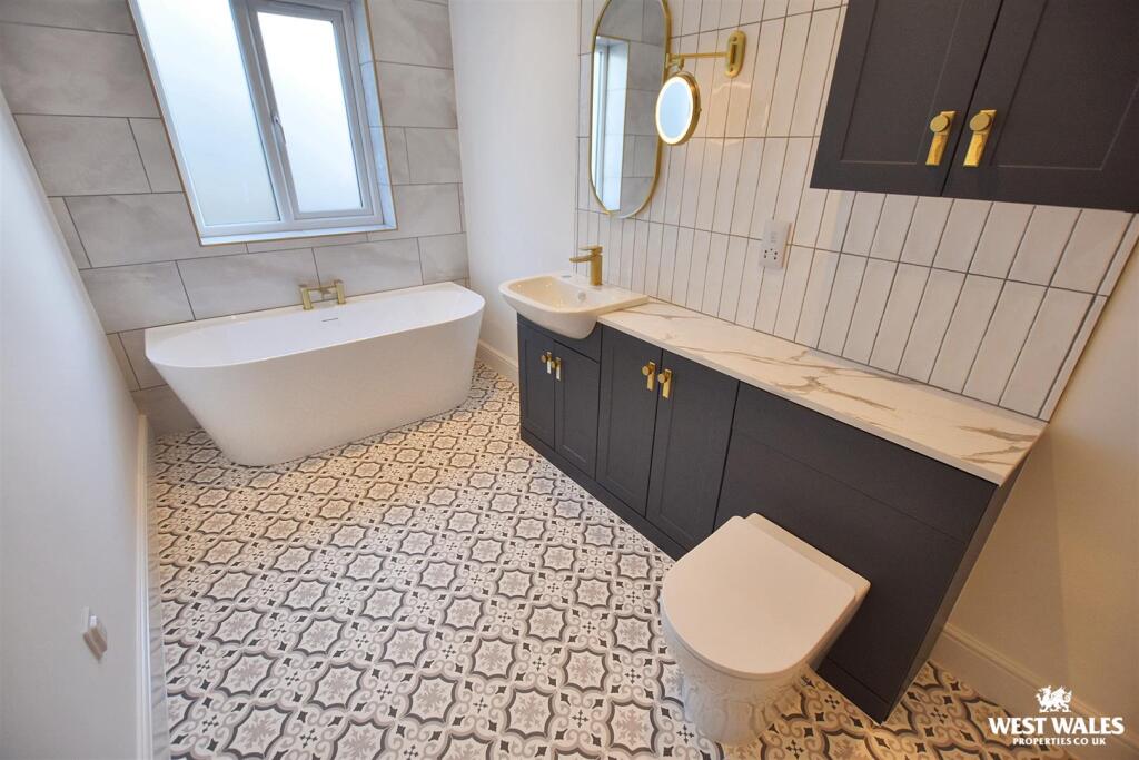 8 - 2025-11-13T205820.146.jpg