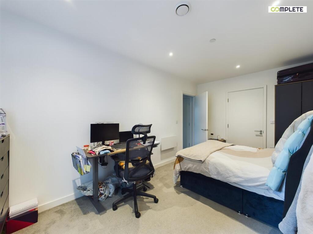 CAM01231G0-PR0053-STILL020