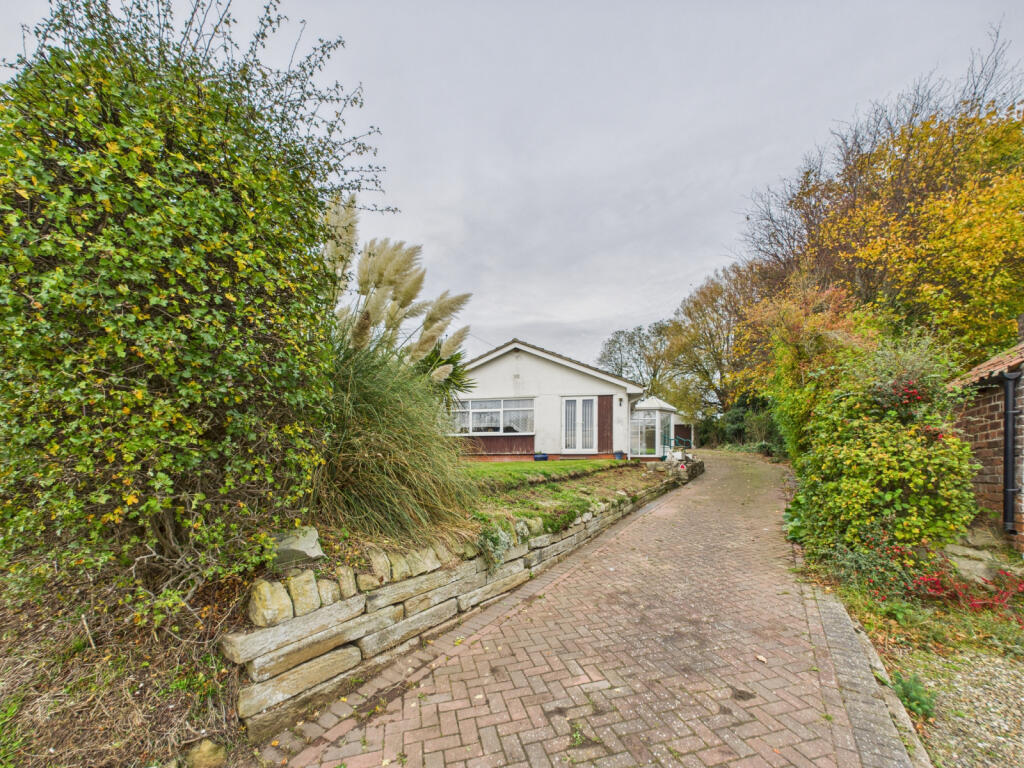 Two bedroom detached bungalow - For sale by aucti