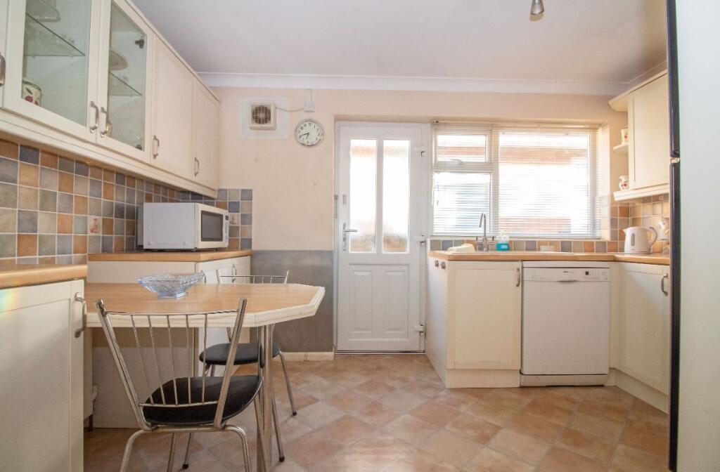 Milton Road, Cowplain, PO8 8JR