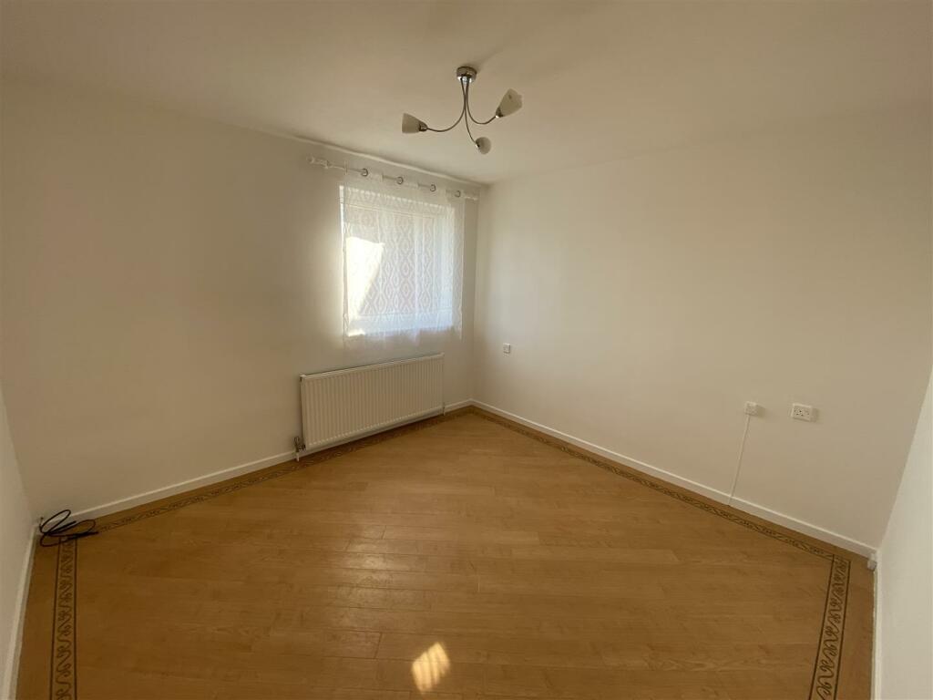Bedroom no.1 rear double: