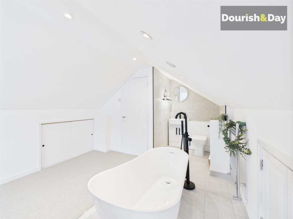 En-Suite Bathroom