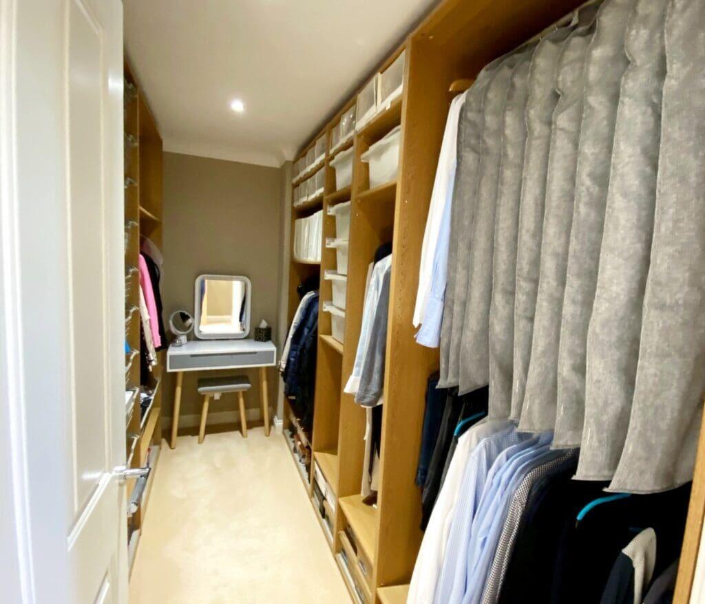 DRESSING ROOM
