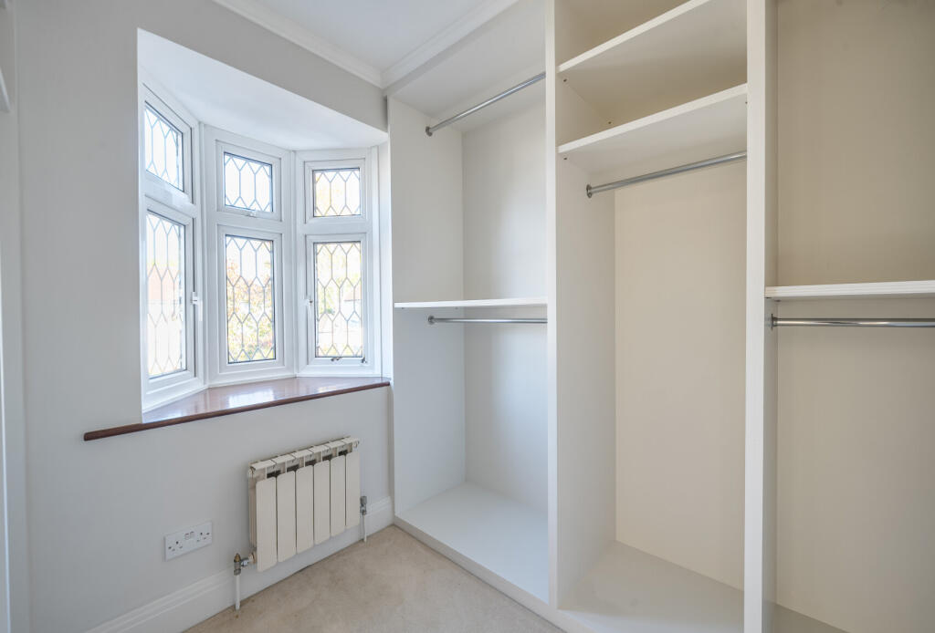 1360883-4-68dc09c...