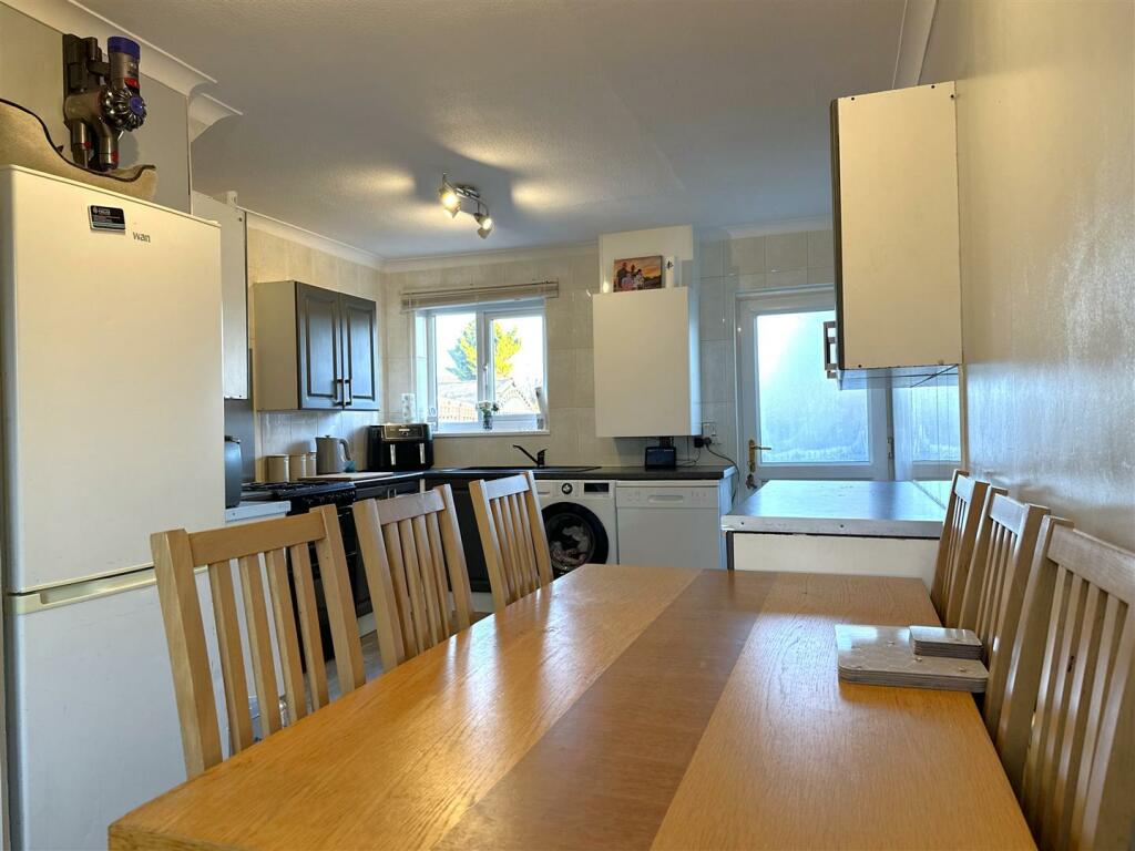 Spacious Dining Kitchen 342