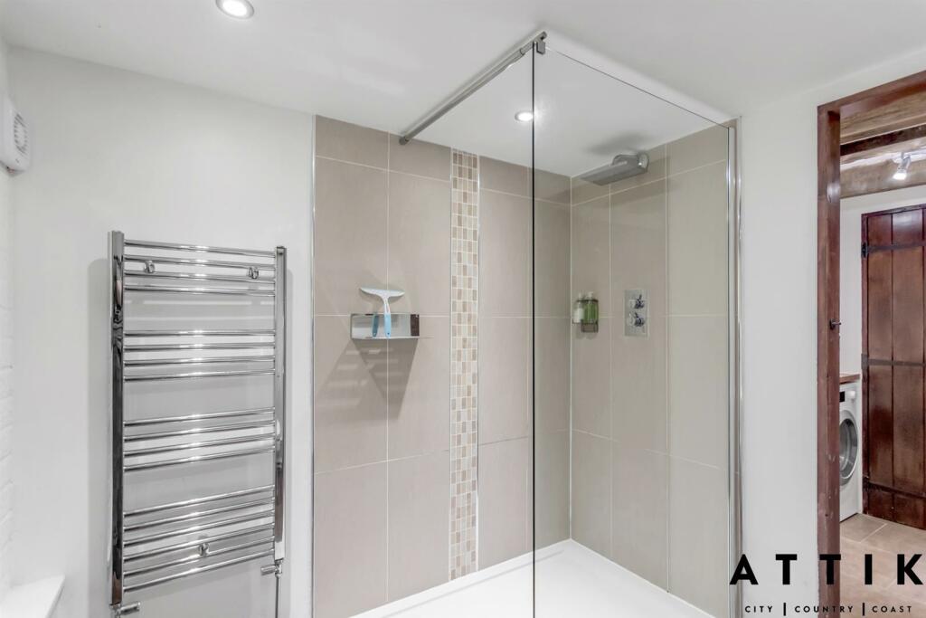 152 Chediston Street, Halesworth IP19 8BD (31).jpg