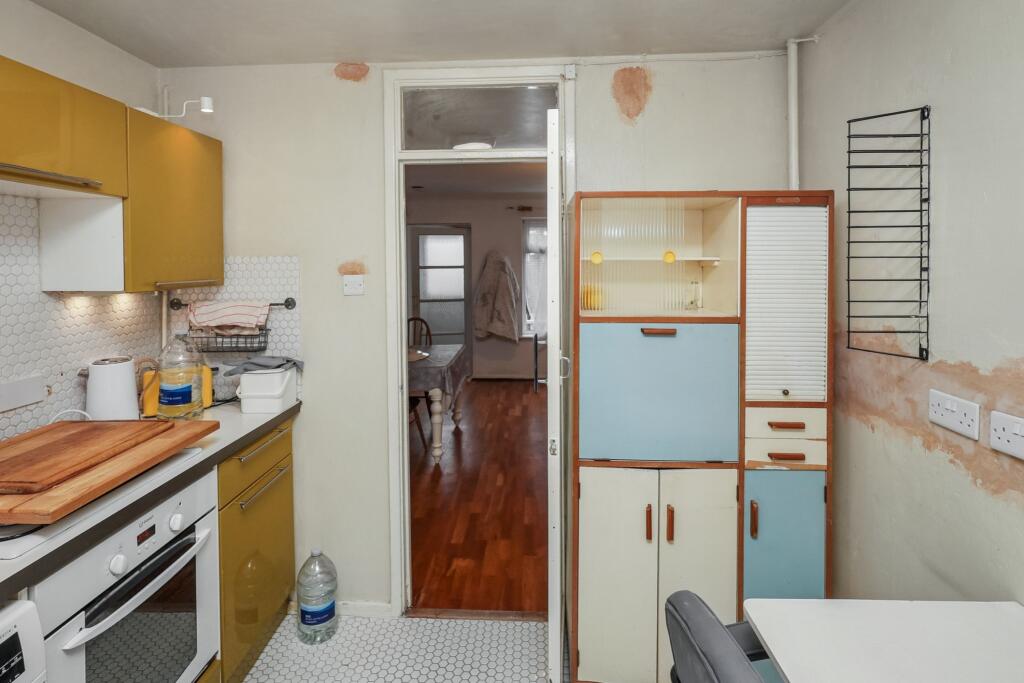 11 Langdon Court, Harlesden, London NW10 8SP