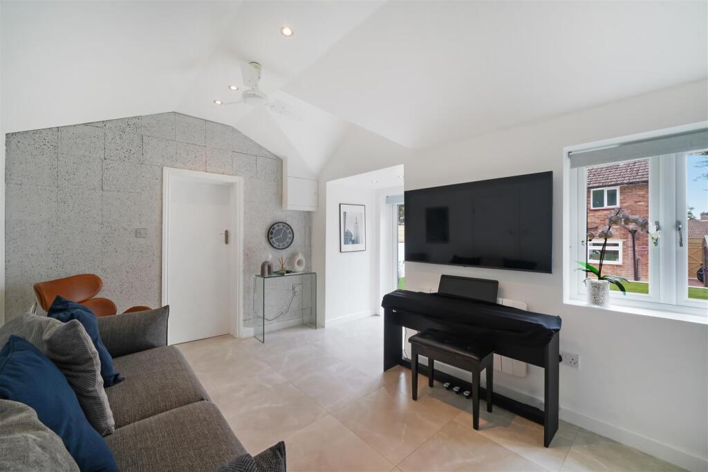 78 Worcester Crescent - MGElLRGEOlhhhwWFgOAg.jpg