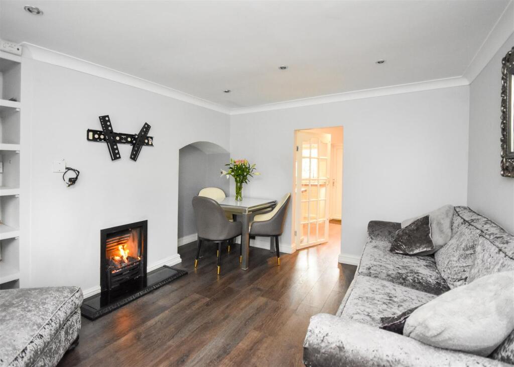 6 Codsall Road-20.jpg