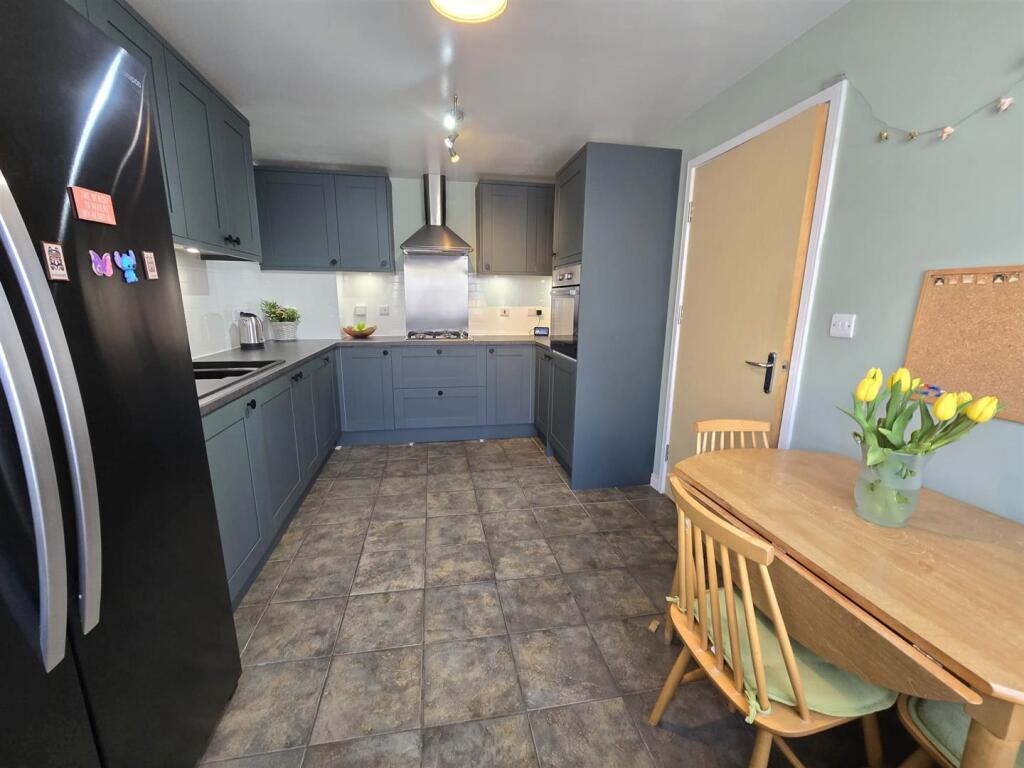 Kitchen 1.jpg